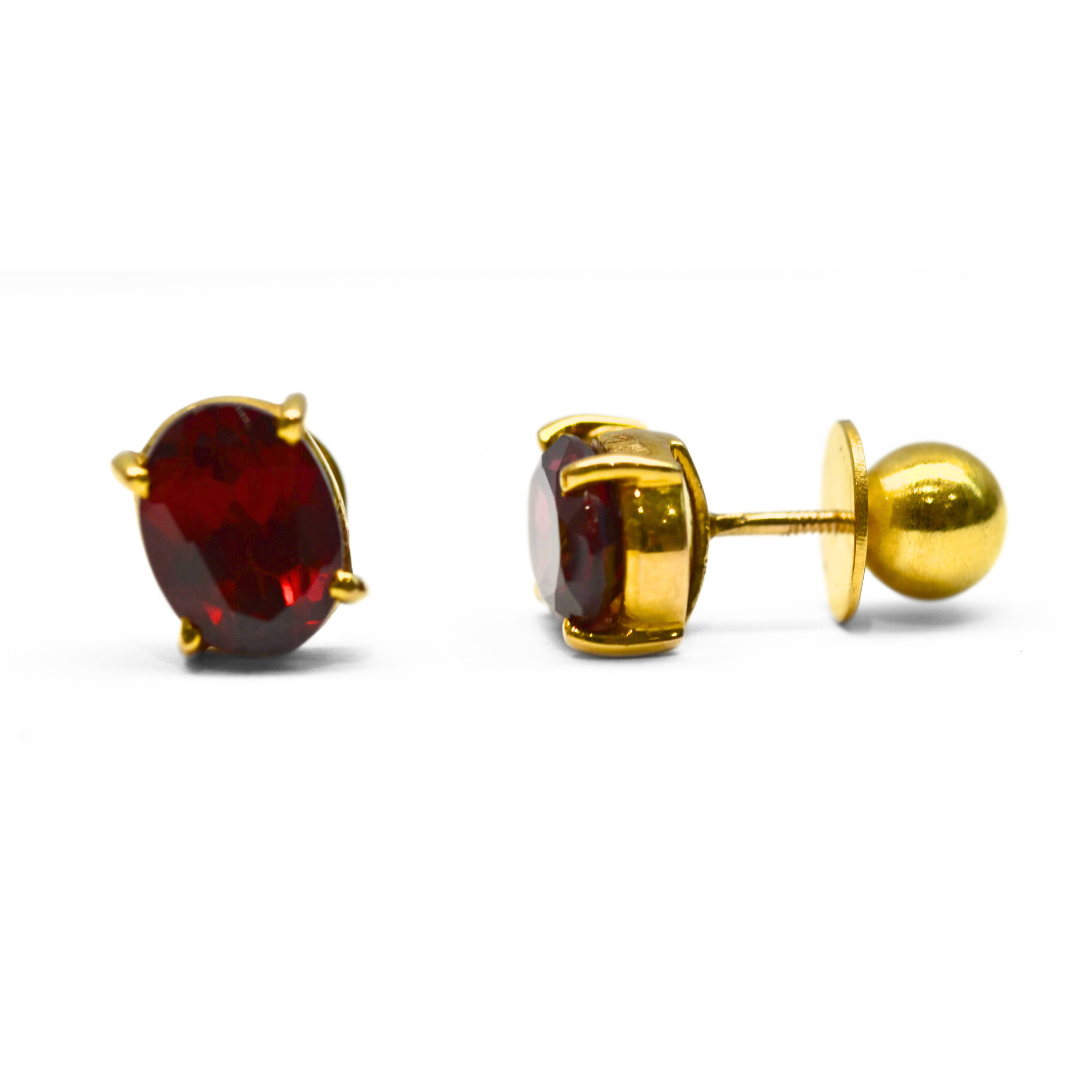 Picture of Garnet Studs